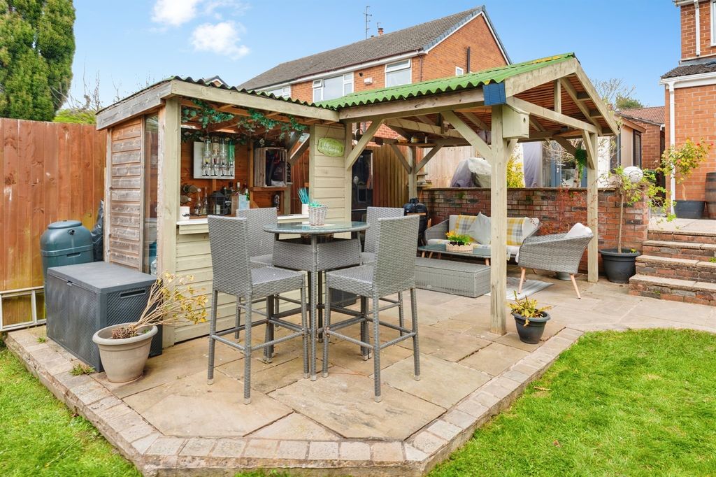 Property photo 2 of 20