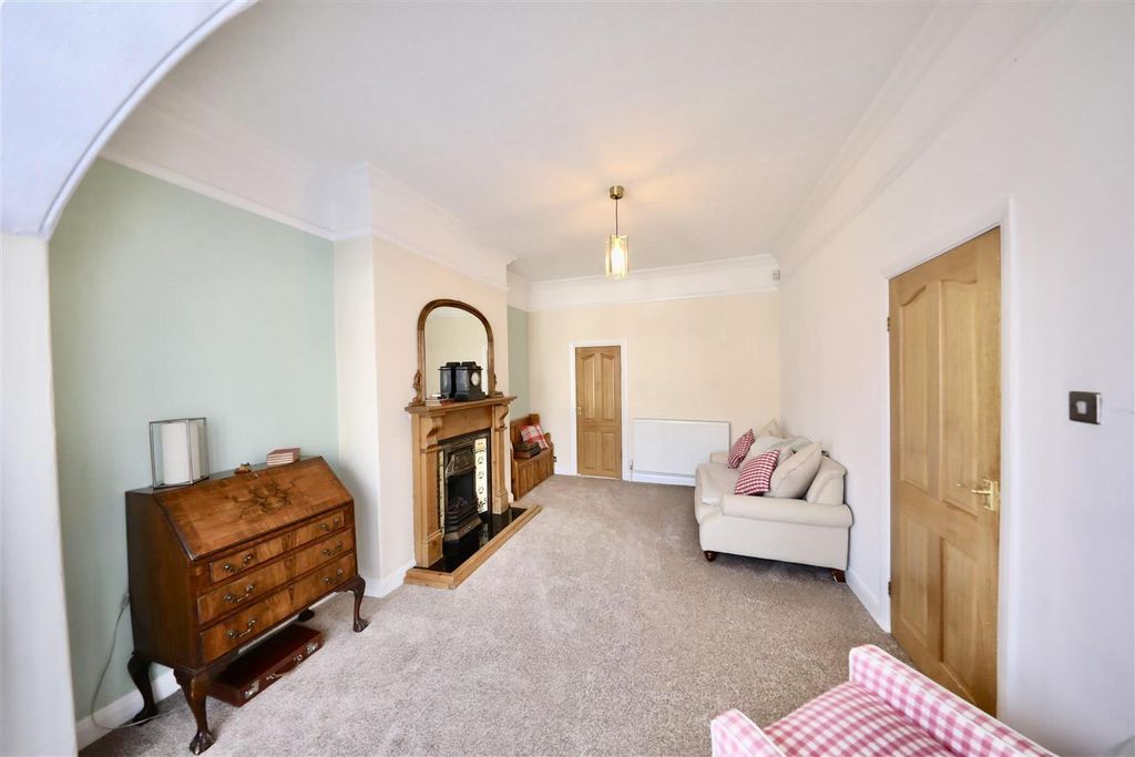 Property photo 2 of 30 Lounge