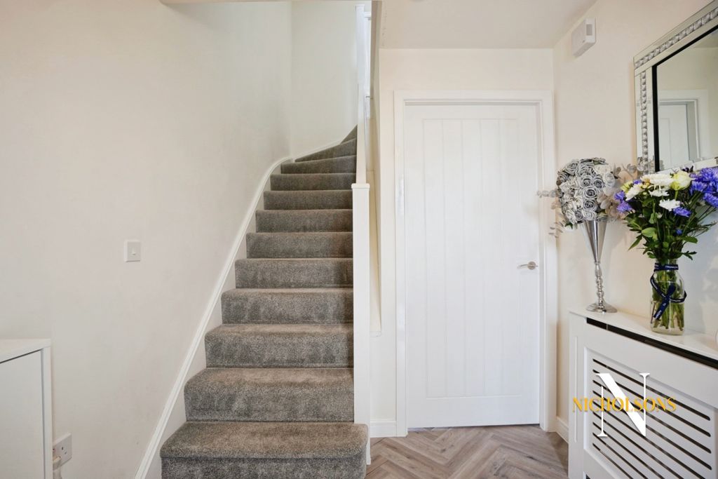 Property photo 2 of 24 4215374