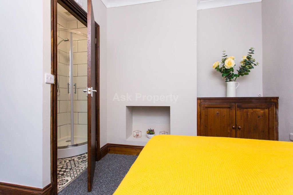 Property photo 2 of 3