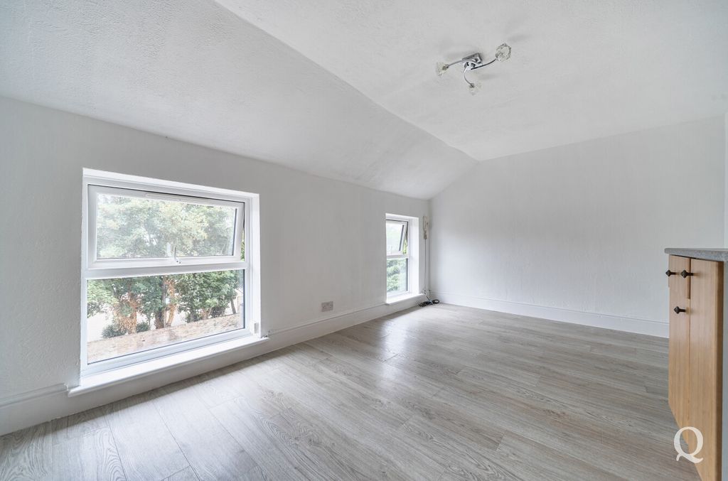 Property photo 3 of 16 c1Abf55c-2200-4E7...