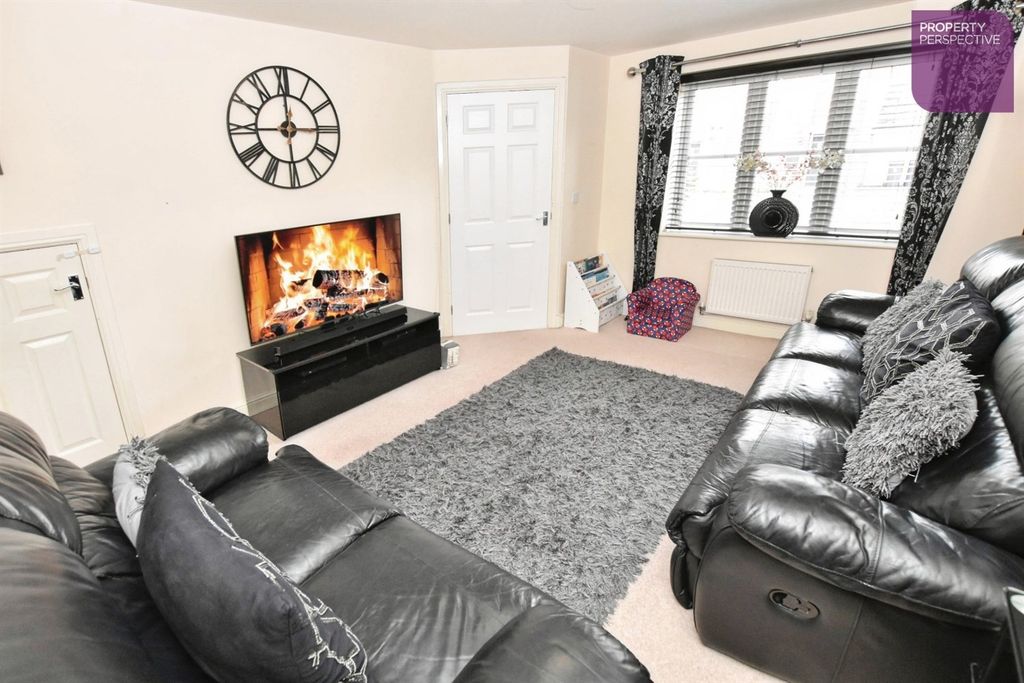 Property photo 2 of 12 Lounge