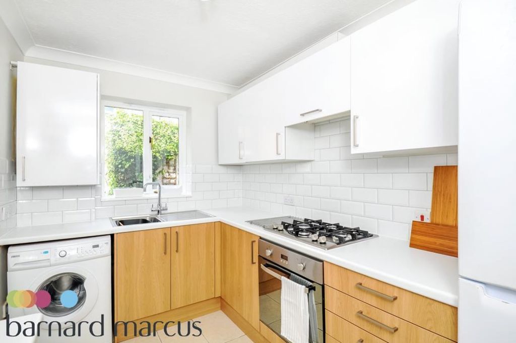 Property photo 2 of 7 Kitchen