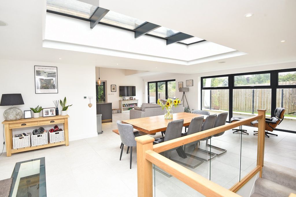 Property photo 2 of 30