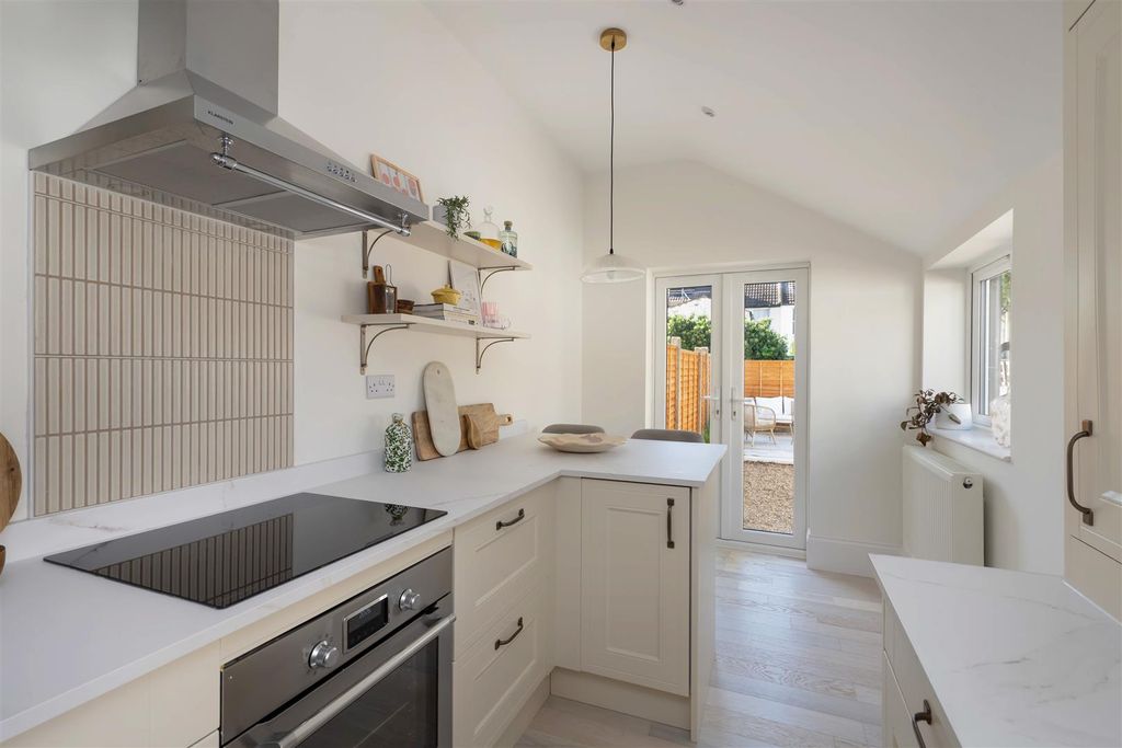 Property photo 3 of 17 Sydenham Street, Whitstable