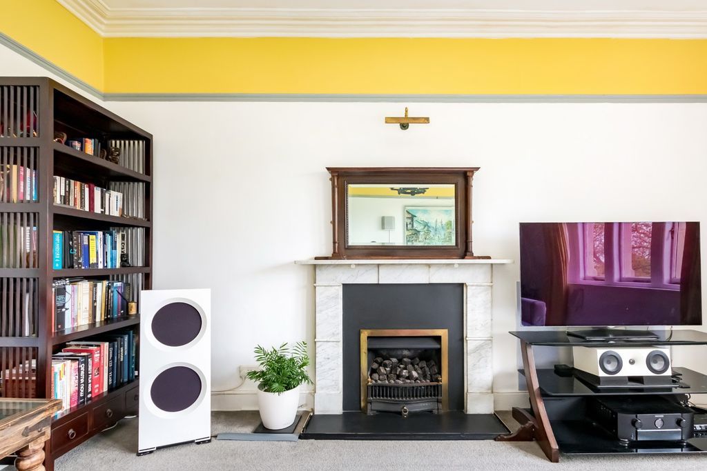 Property photo 3 of 15 Sitting Room