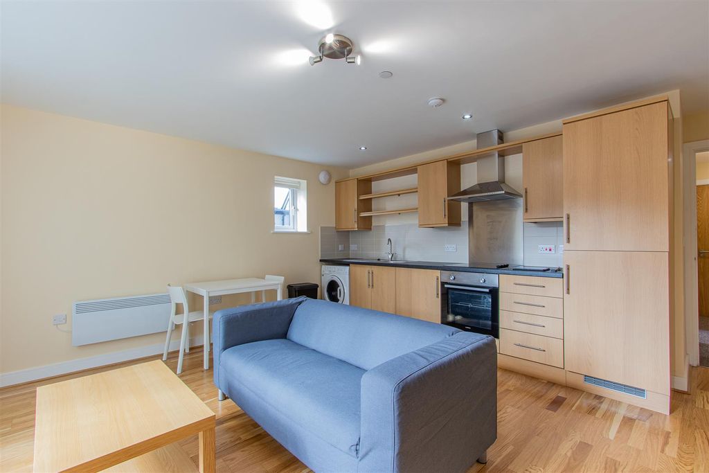 Property photo 3 of 6 Churchill Villas -8.Jpg