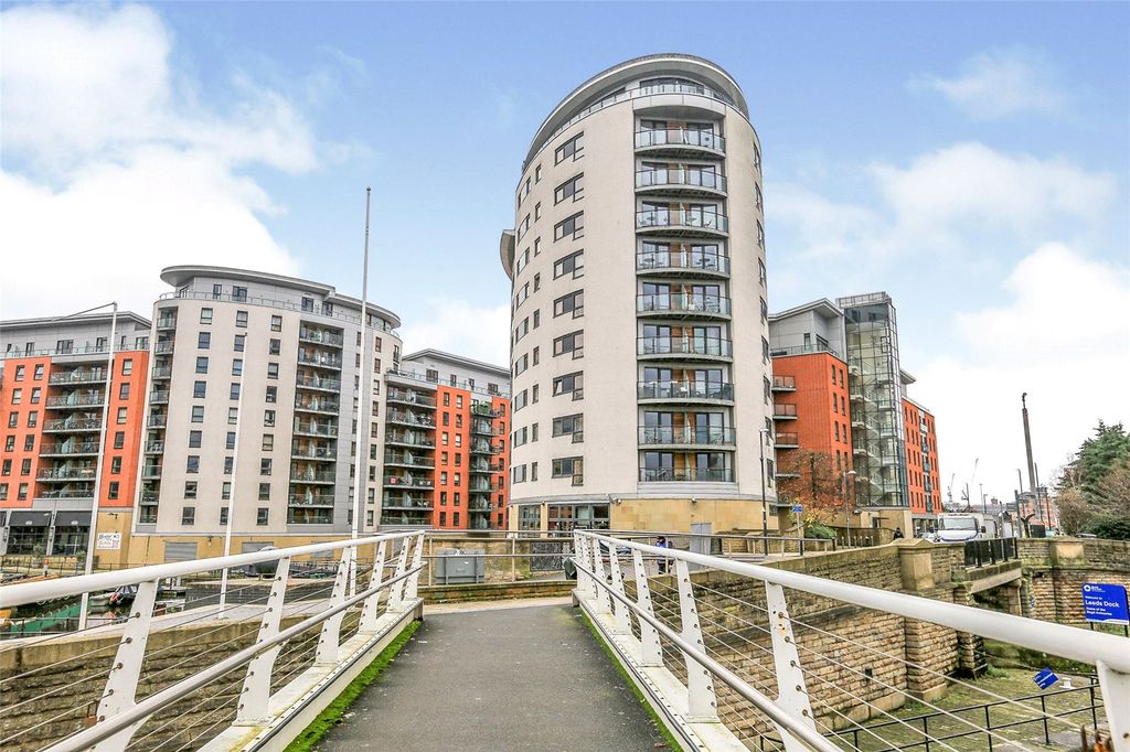 Property photo 2 of 12 Building