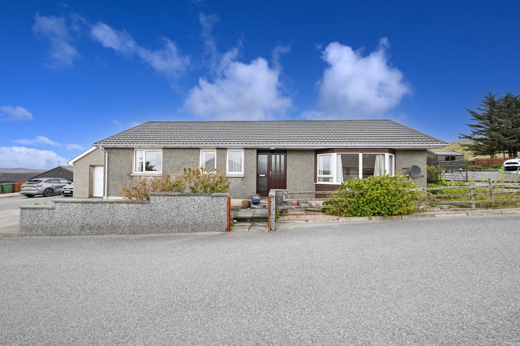 Property photo 2 of 31