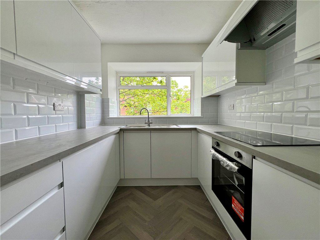 Property photo 3 of 14 Kitchen