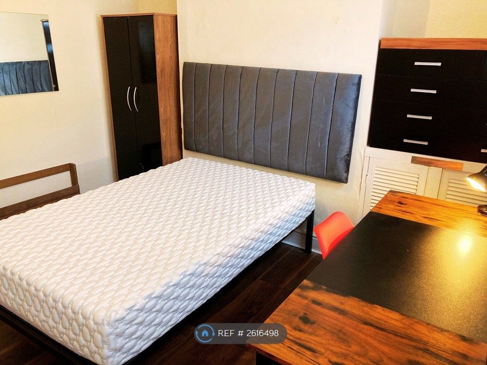 Property photo 2 of 19 Bedroom 1