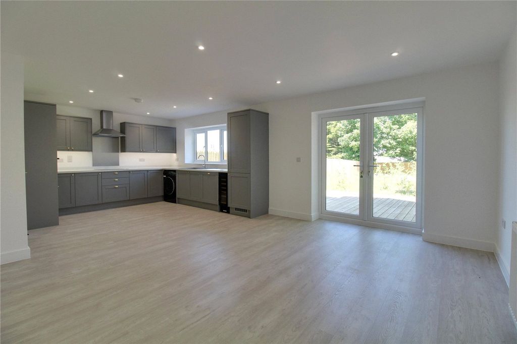 Property photo 2 of 12 Picture No. 14