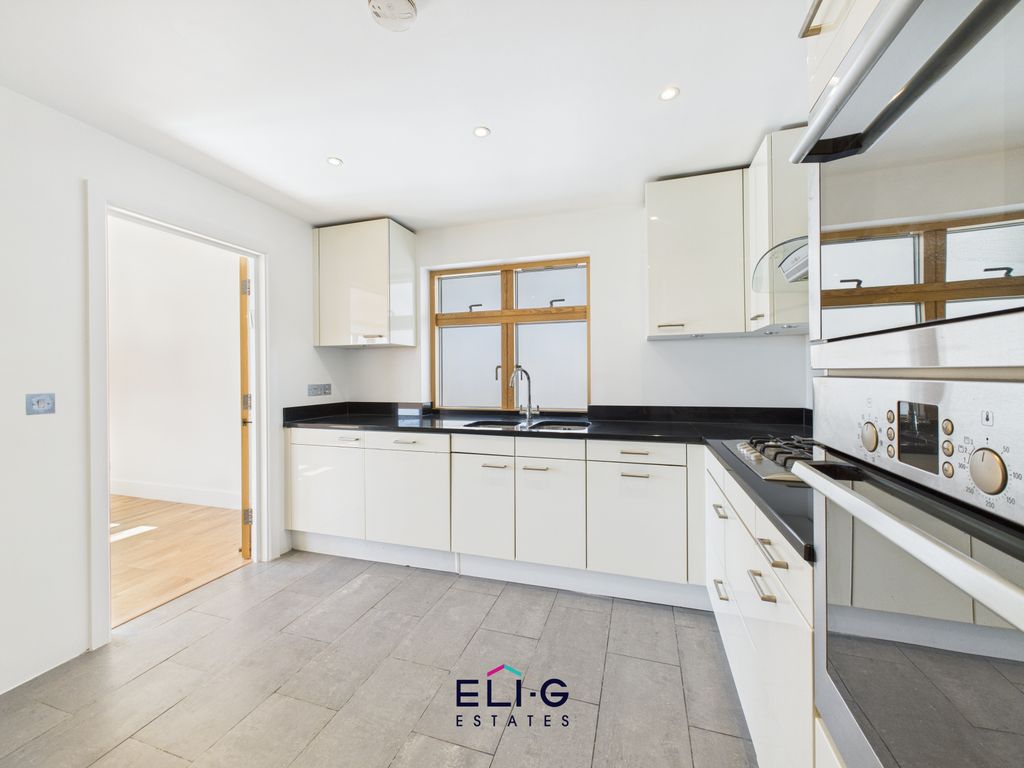 Property photo 3 of 11 Gallery