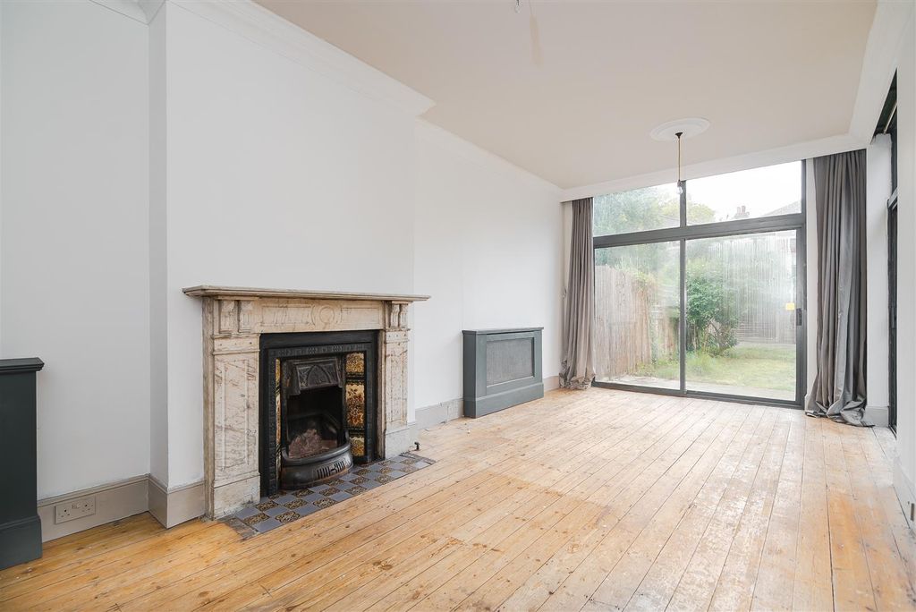 Property photo 3 of 8 2.Jpg