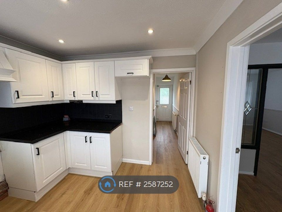 Property photo 1 of 10 Kitchen