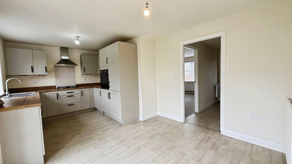Property photo 2 of 19 Kitchen/Dining Room