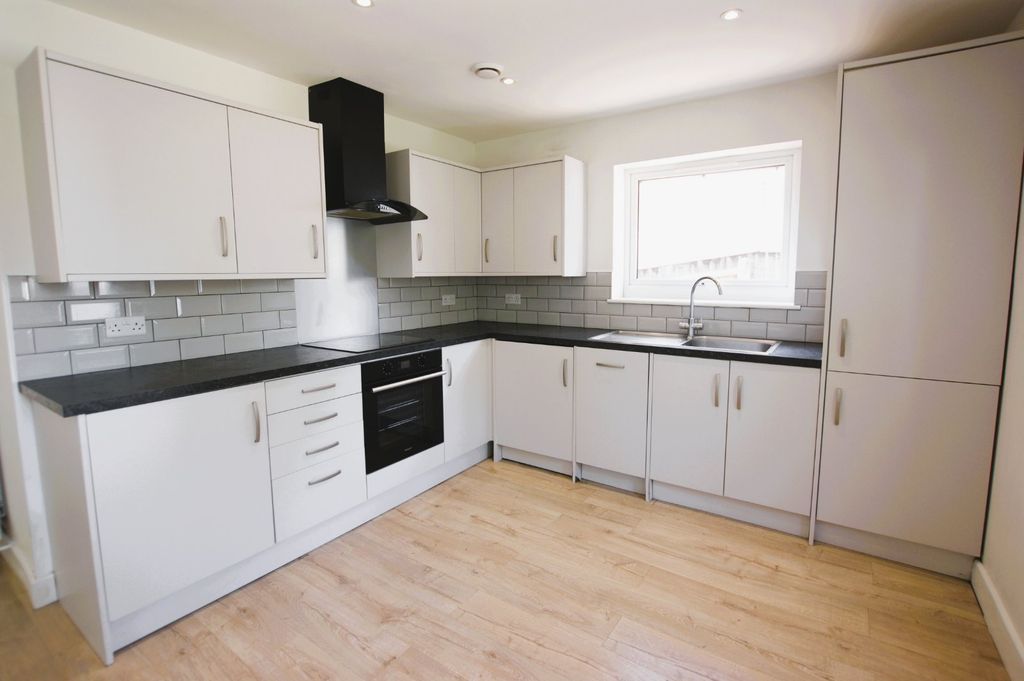 Property photo 3 of 11 Picture No. 06