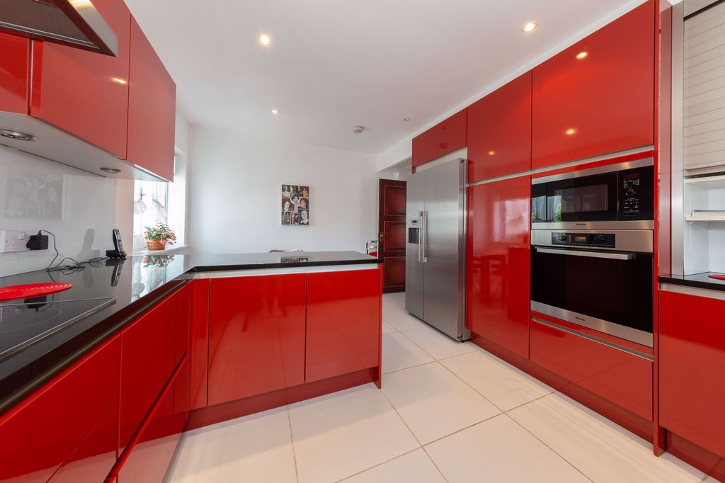 Property photo 3 of 13 Kitchen