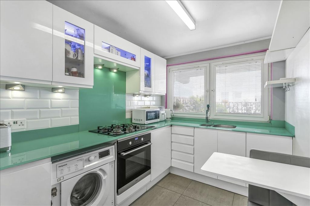 Property photo 2 of 11