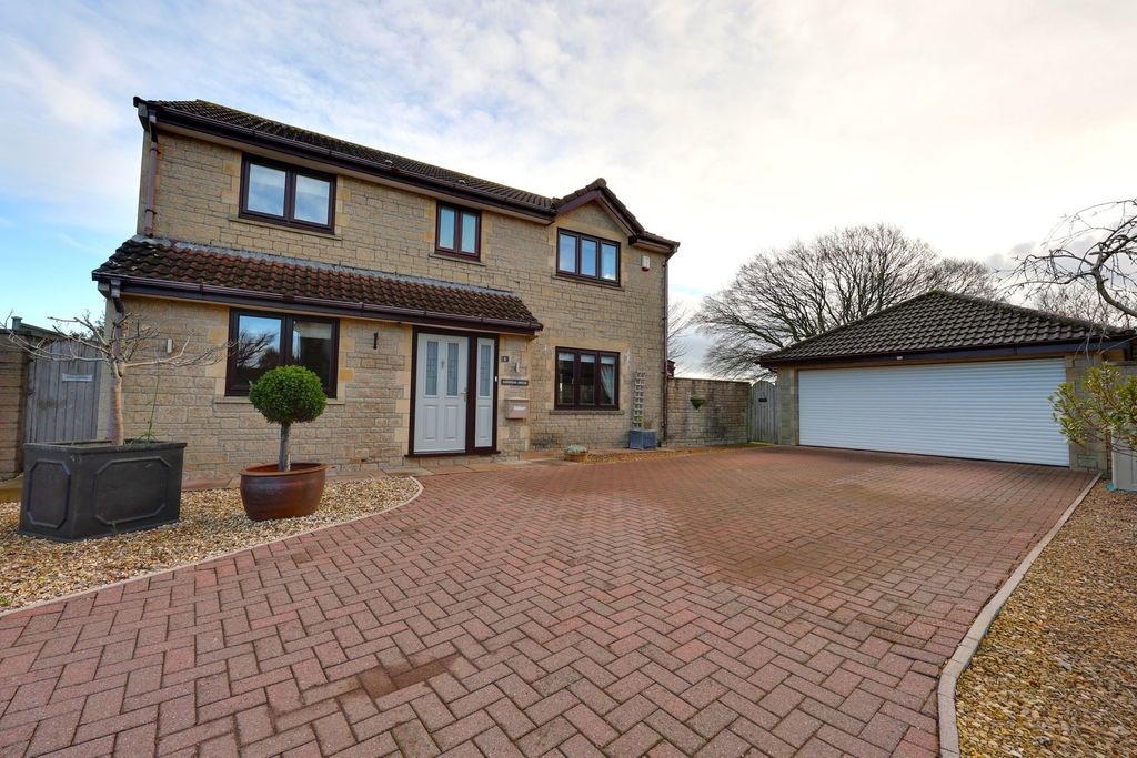 Property photo 1 of 52