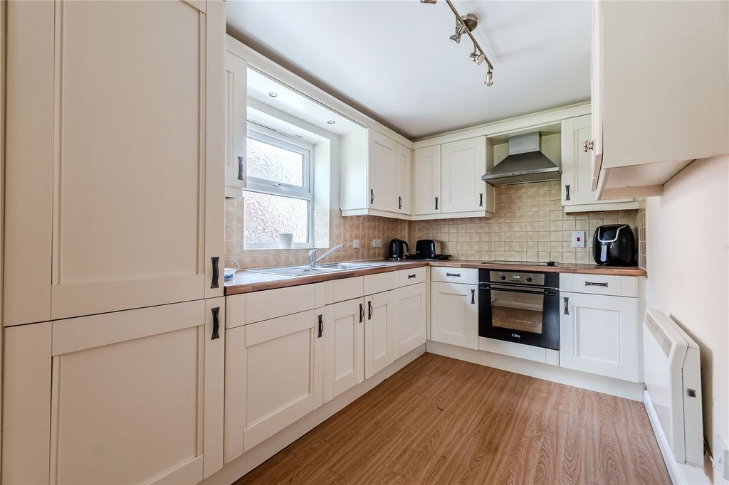 Property photo 3 of 7 Picture No. 14