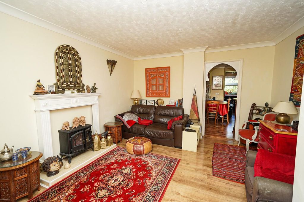 Property photo 2 of 20
