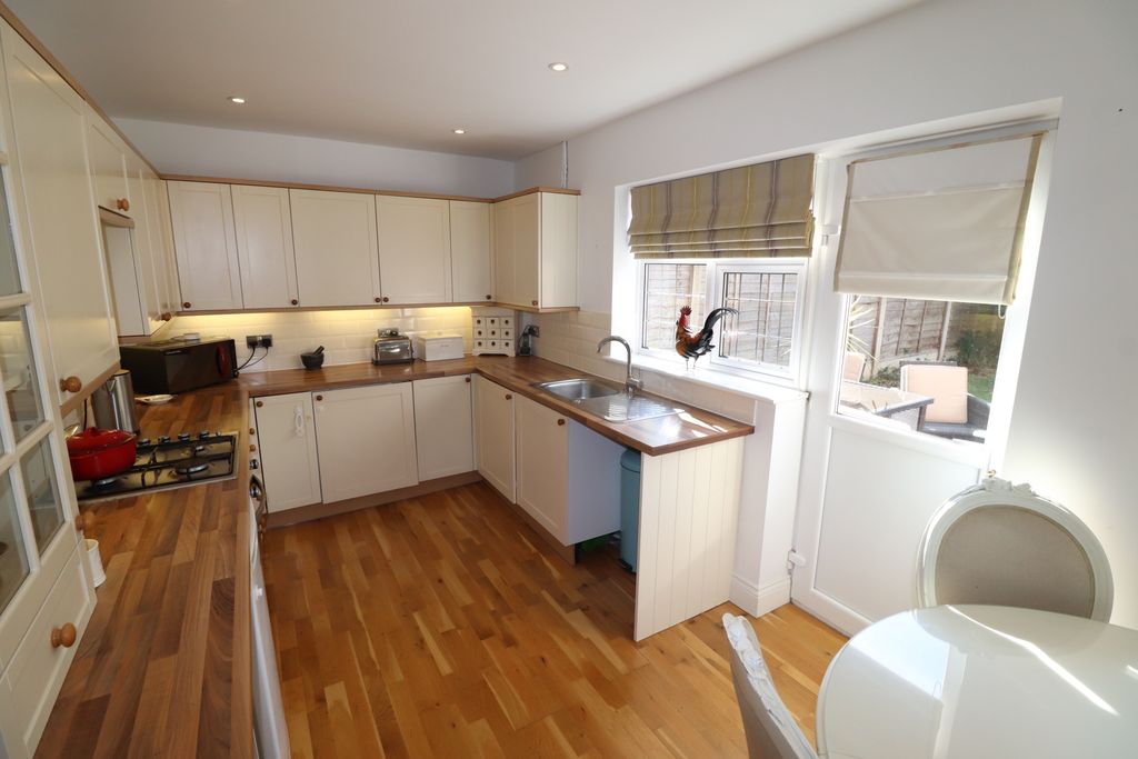 Property photo 2 of 9 Kitchen Breakfast Room