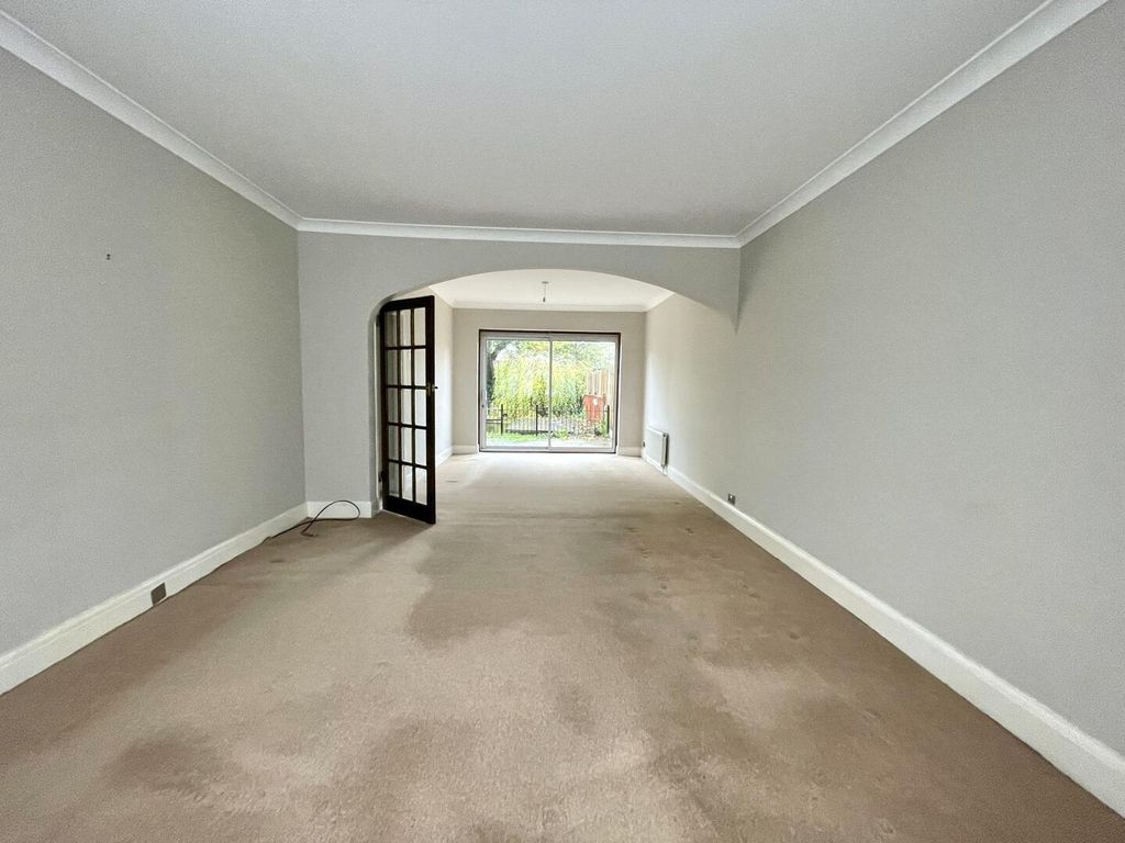 Property photo 1 of 9 Living Room