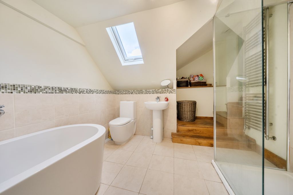 Property photo 3 of 22 1458811-20-6A0cc0B434570