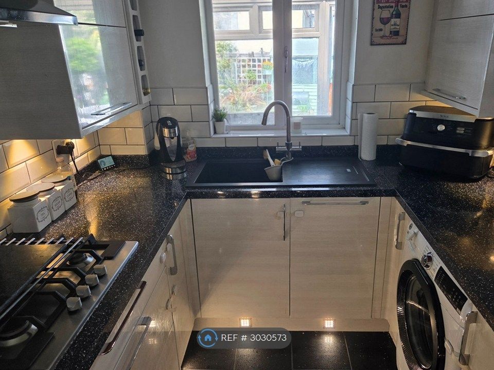 Property photo 2 of 27