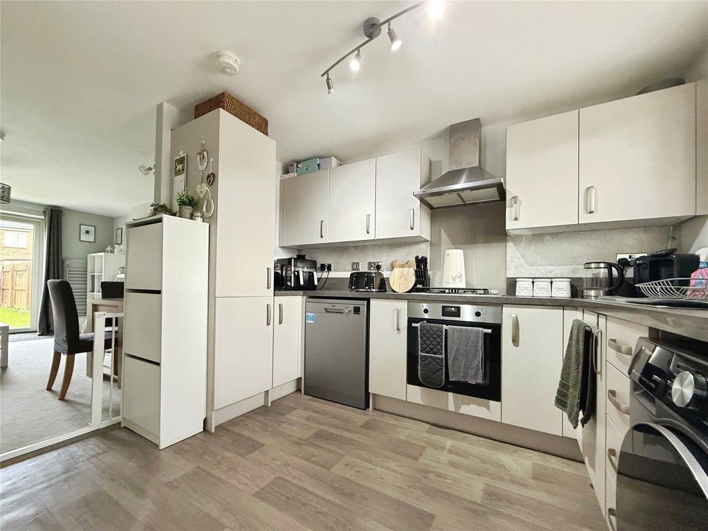 Property photo 3 of 12 Kitchen