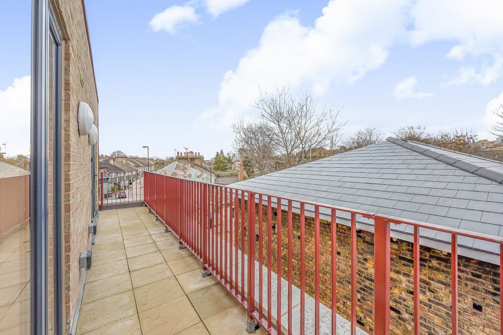 Property photo 3 of 14