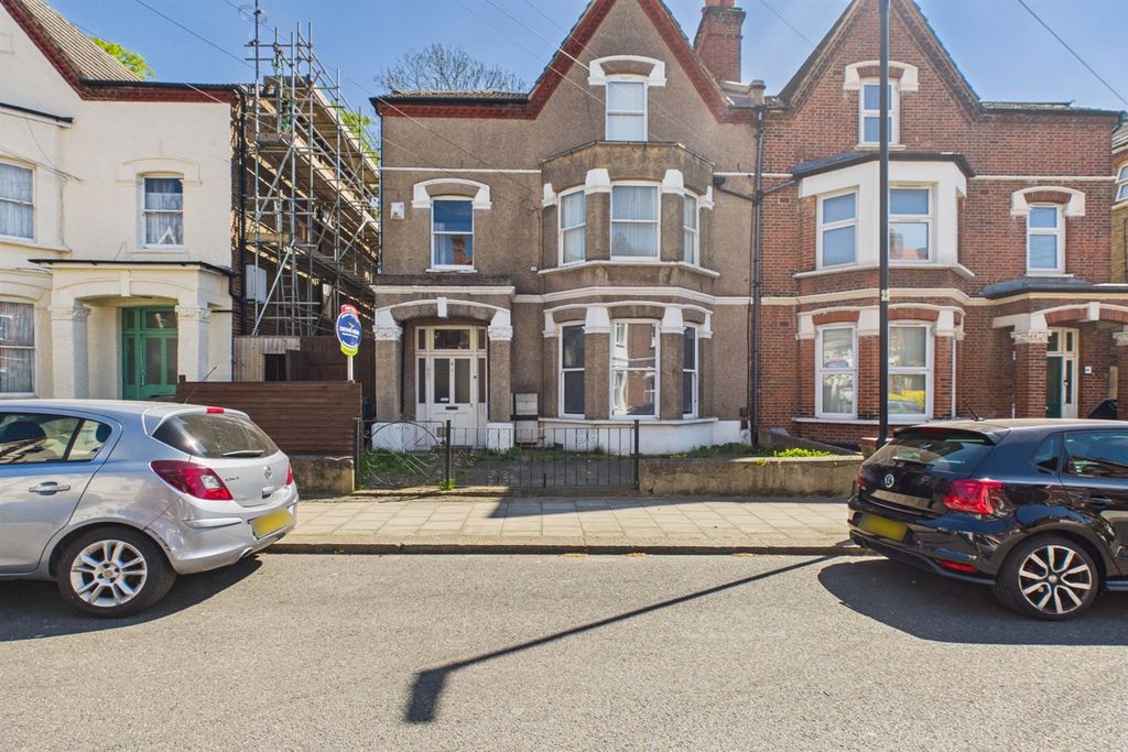 Property photo 1 of 12 External