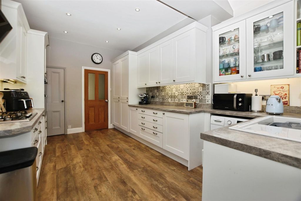 Property photo 2 of 24 Kitchen Area