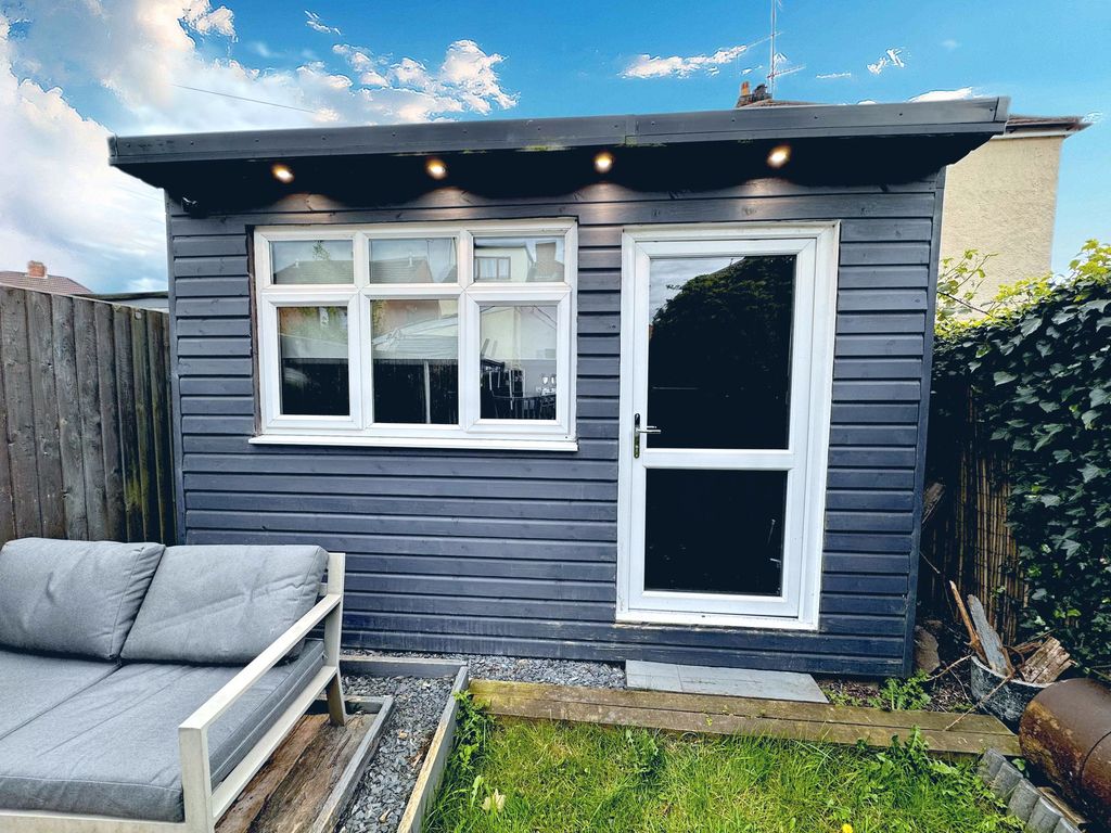 Property photo 2 of 27