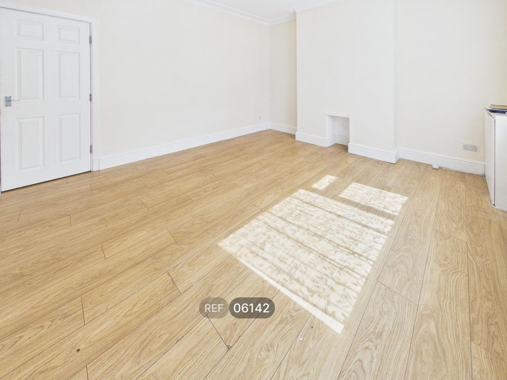 Property photo 3 of 19 Living Room
