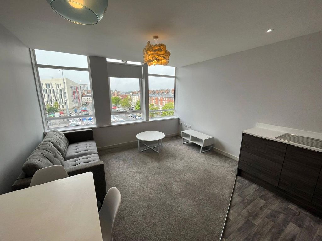 Property photo 3 of 7 Lounge