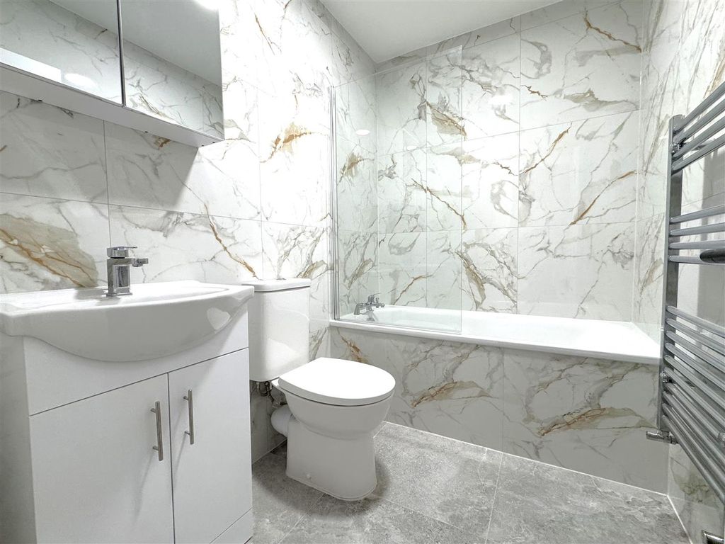 Property photo 1 of 6 Bathroom