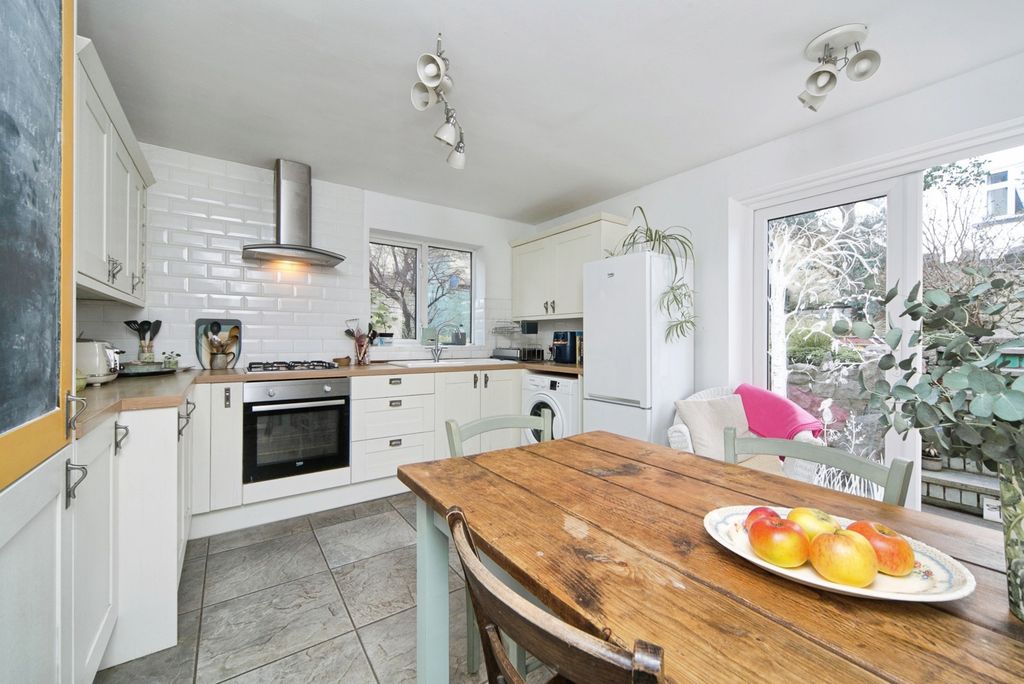 Property photo 2 of 17 Photo