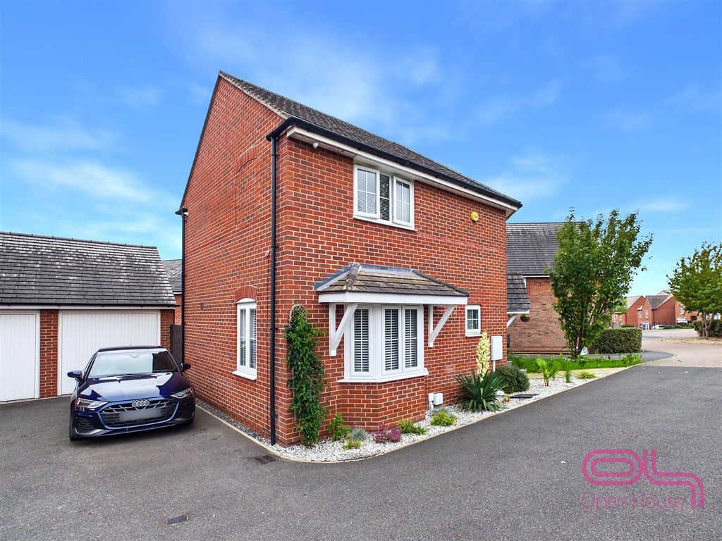 Property photo 2 of 32 Suffolk Way, Church Gresley (3).Jpg