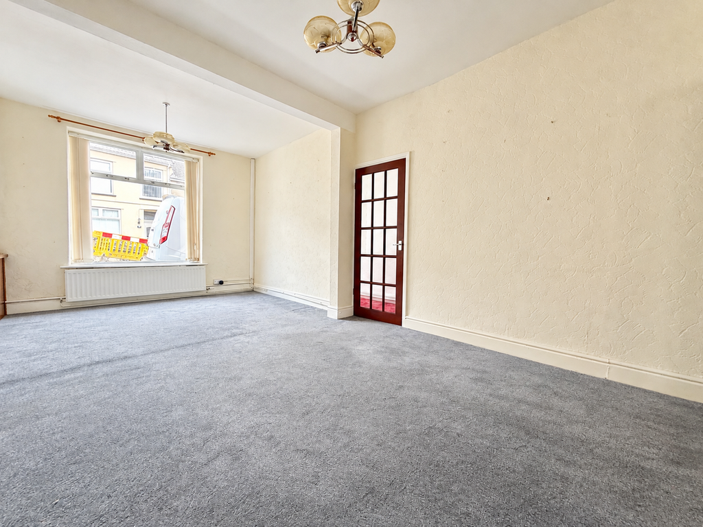 Property photo 3 of 13 7E0D4660-8995-482B-Ac19-0Ec0A8C9F9DC