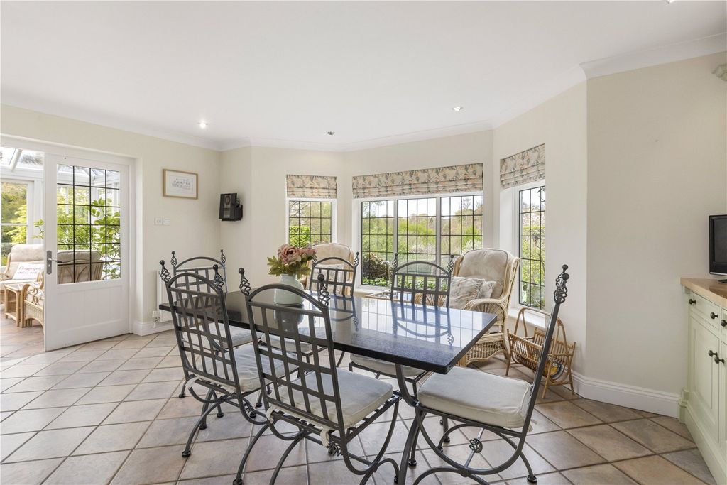 Property photo 2 of 34 Breakfast Room