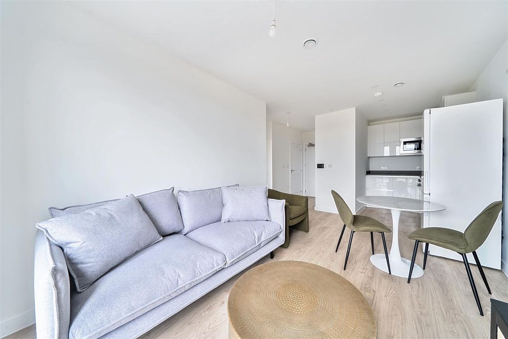 Property photo 3 of 12 1301044-7-68417c88A2535.Jpg