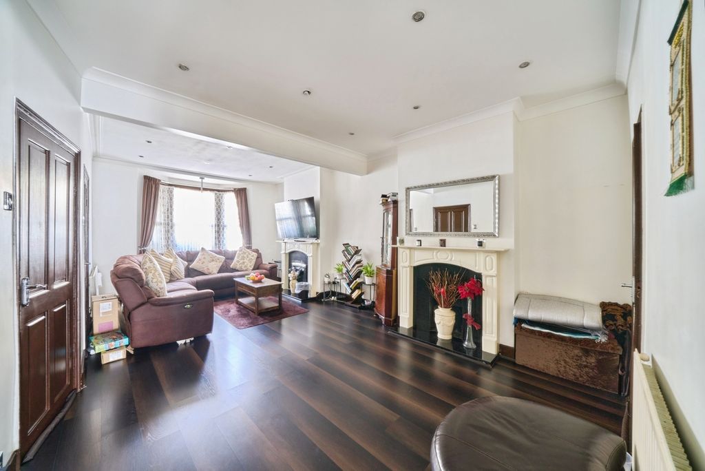 Property photo 2 of 19 Pbox-Img.Jpg