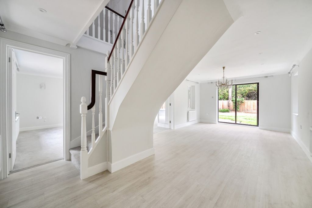 Property photo 3 of 15 Oakdene