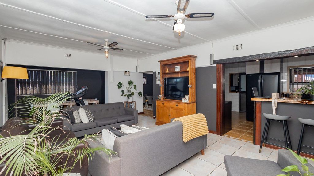 Property photo 2 of 47