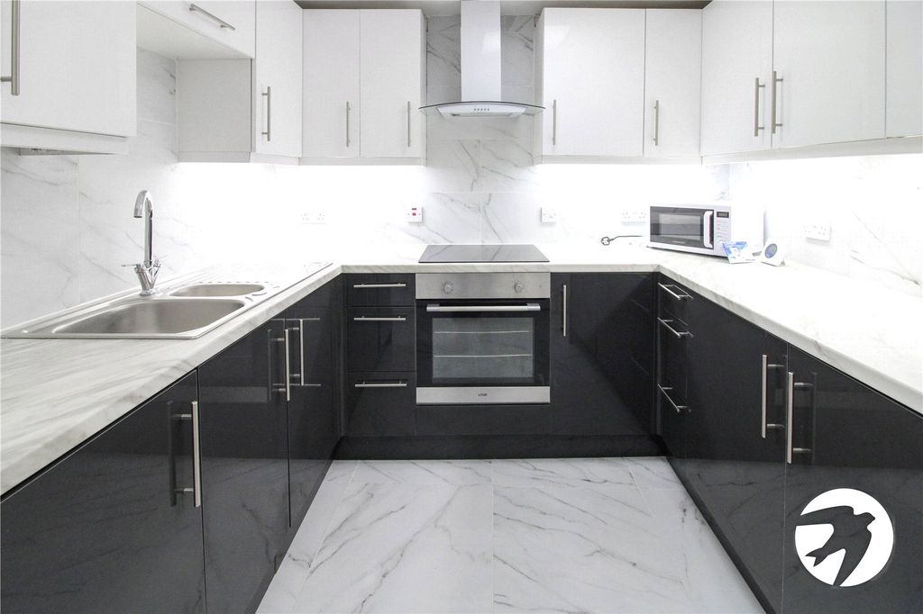 Property photo 1 of 11 Kitchen2