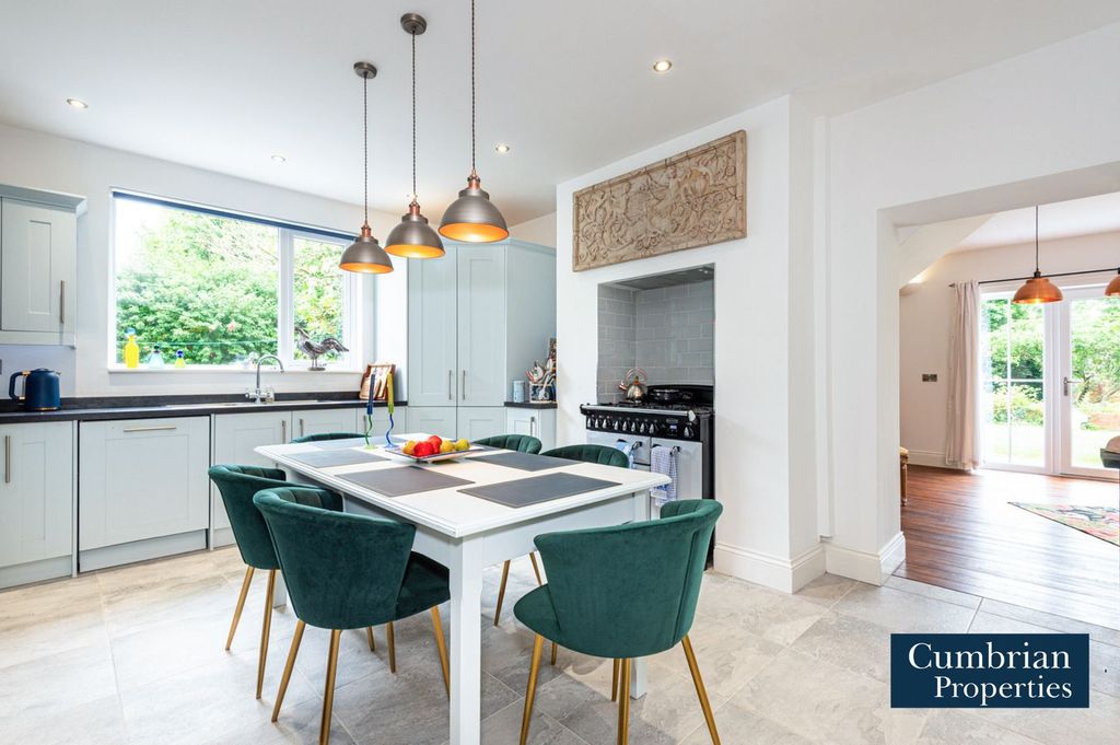 Property photo 2 of 32 Dining Kitchen