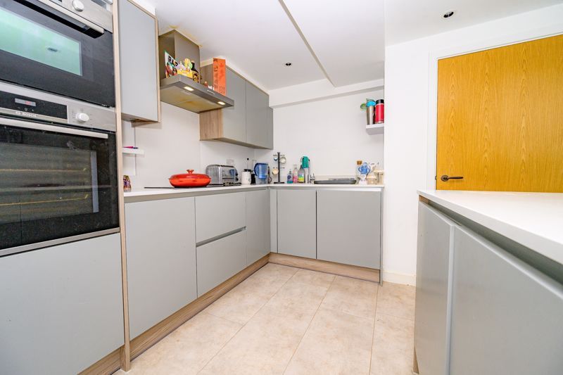 Property photo 2 of 21 Kitchen