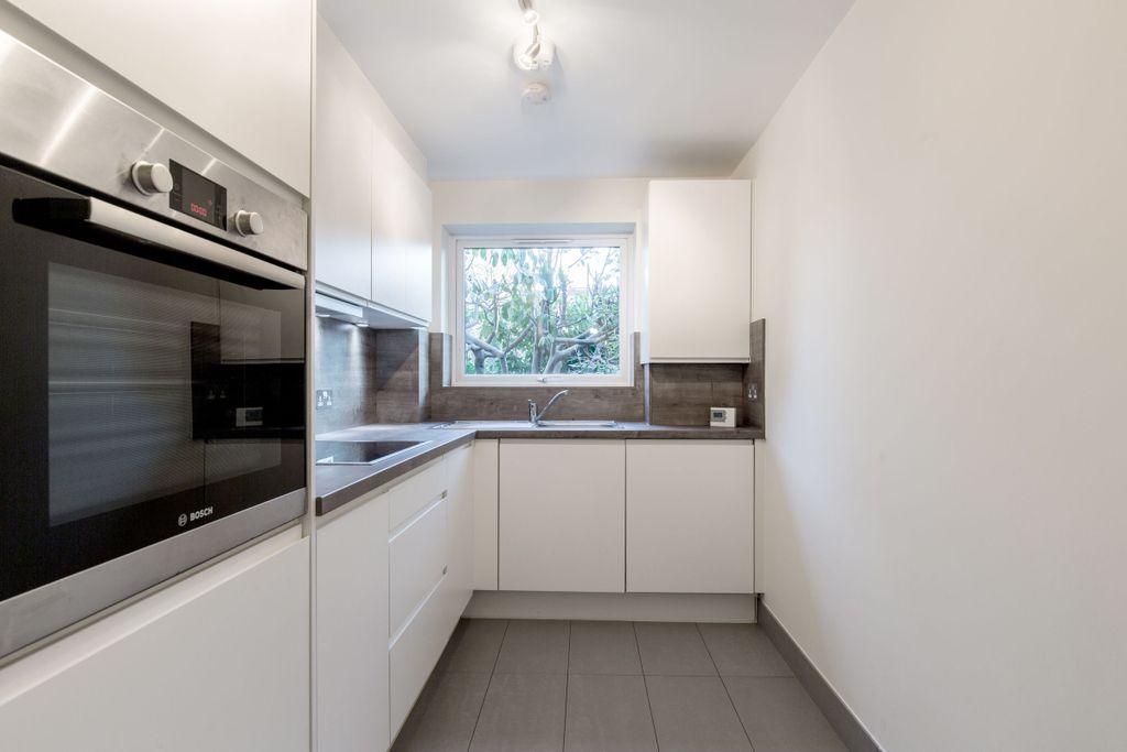 Property photo 3 of 9 Kitchen